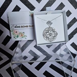 Elegant Silver Floral Pendant Necklace